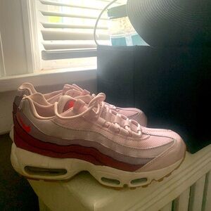 Nike Air Max 95
Barely Rose Hot Punch (Women's)